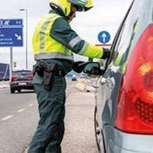 Tirar una colilla, no llevar el carnet o entrar en una ZBE: Cuidado con las multas más comunes en verano