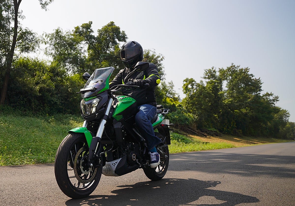 La más potente Dominar 400 en acción