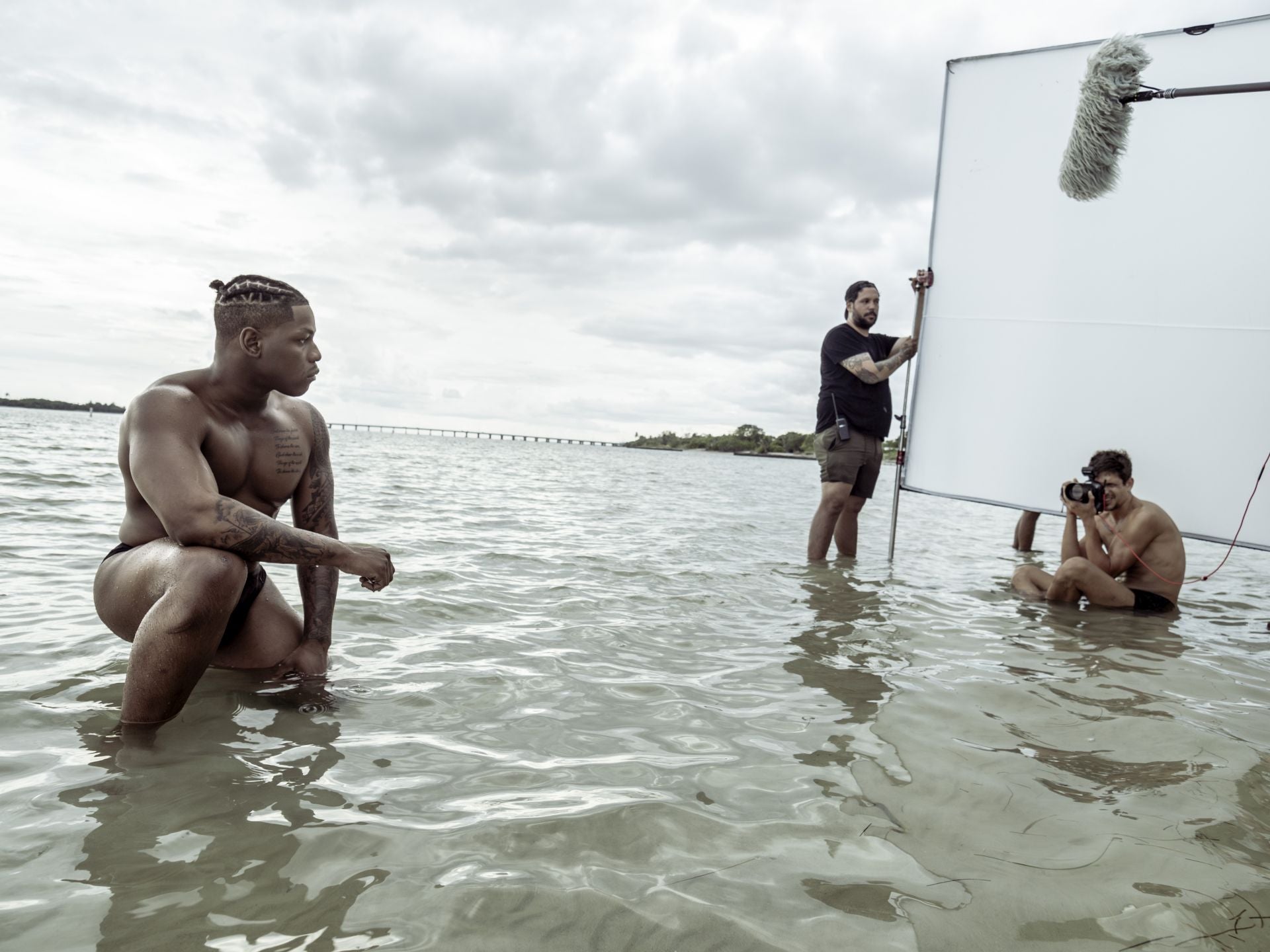 Refresh and Reveal el Calendario Pirelli 2025 de Ethan James Green, presentado en el Museo de Historia Natural de Londres