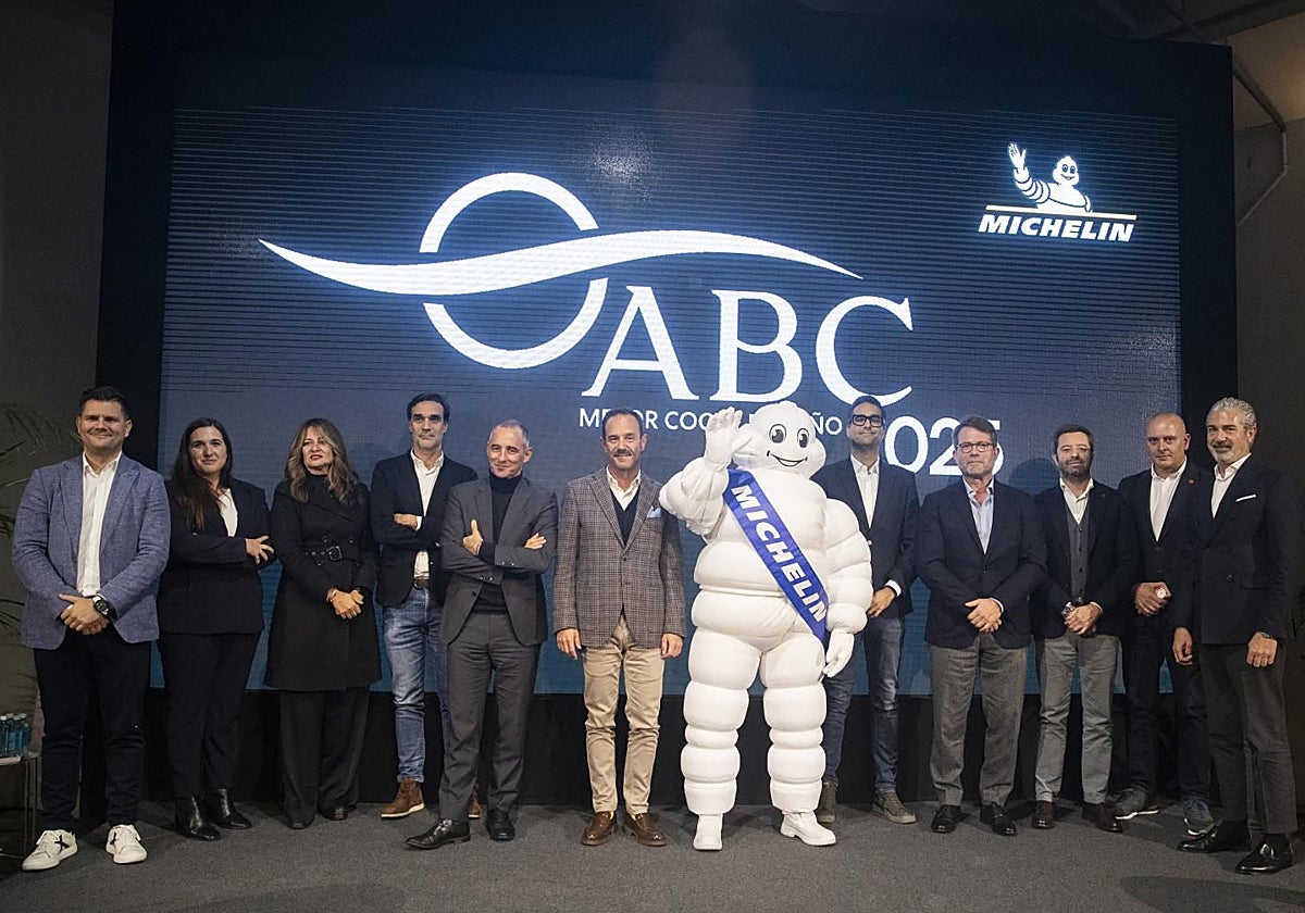 Representantes de las marcas con coches candidatos durante la gala de presentación de los candidatos