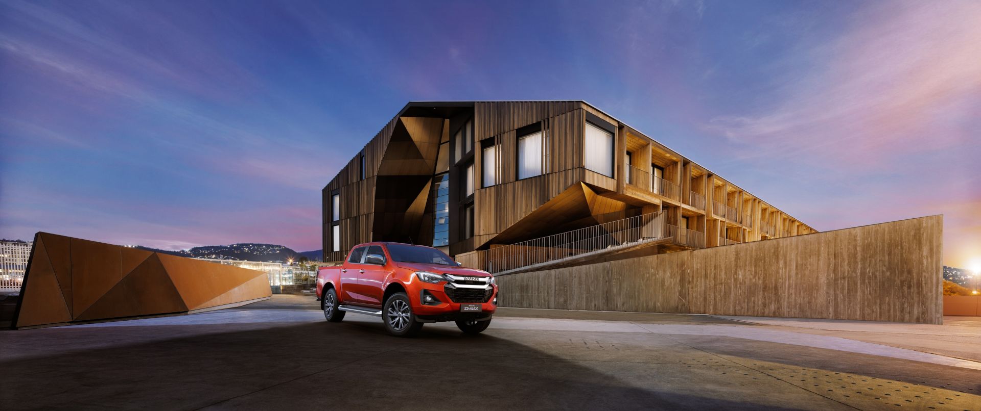 ISUZU, con un prestigio mundial como fabricante global de vehículos comerciales e industriales, se enorgullece de haber transmitido el ADN de sus camiones a la fabricación del Pick Up