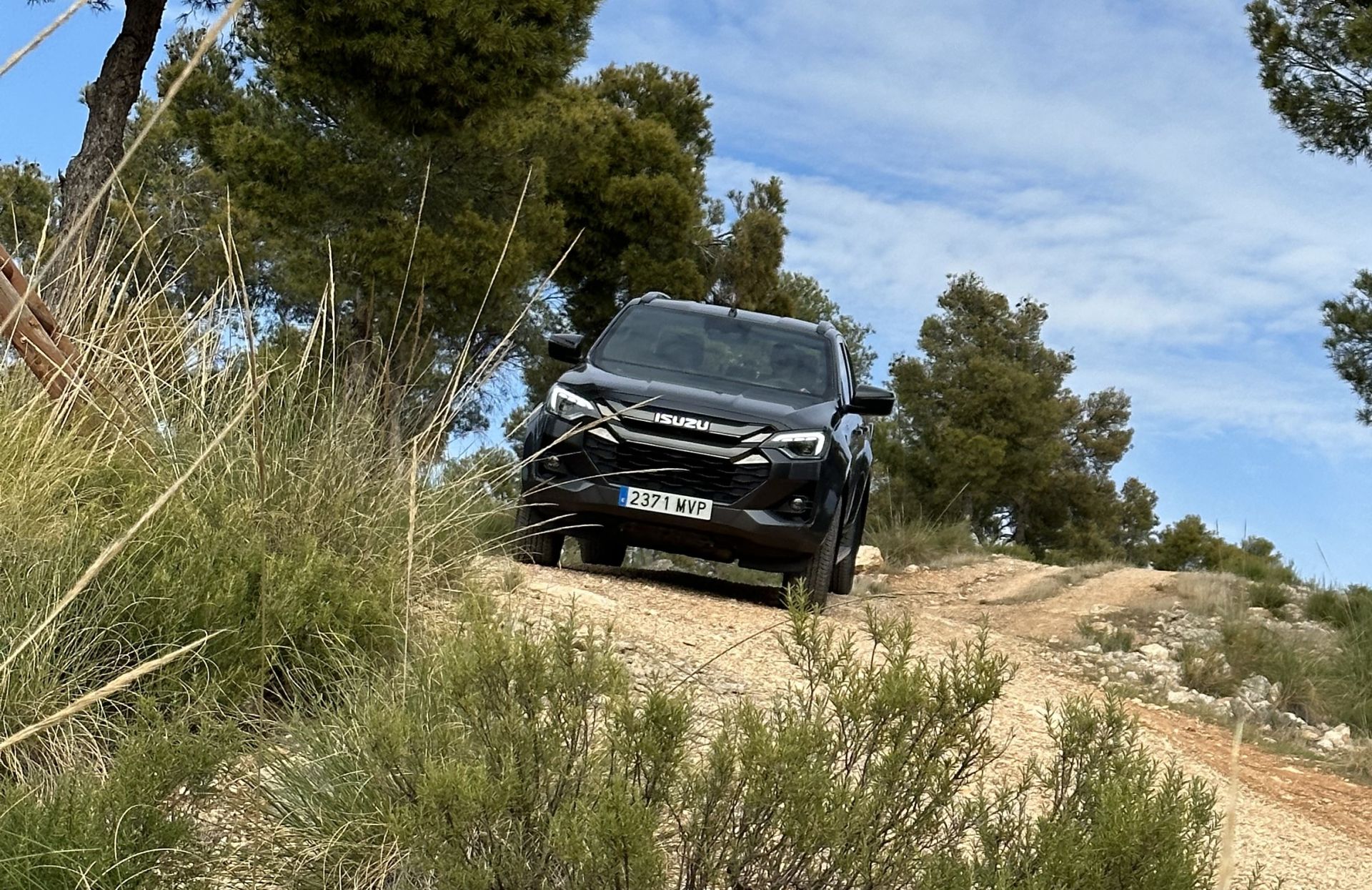 El nuevo D-Max mantiene la esencia de este eficaz y robusto pick up, pero incorpora importantes novedades, tanto técnicas como estéticas y de equipamiento