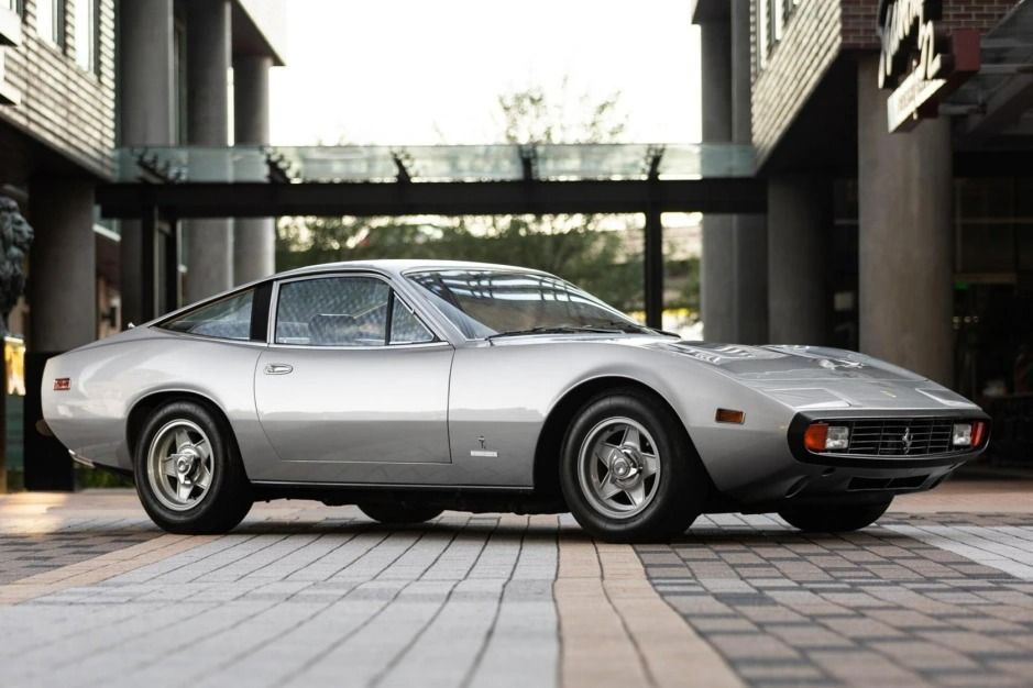 El Ferrari 365 GTC se convirtió en uno de los iconos de los años setenta y fue la base del Testarossa.