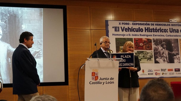 Leticia García Sánchez consejera de industria, comercio y empleo, en el homenaje a Rodríguez Zarrazina