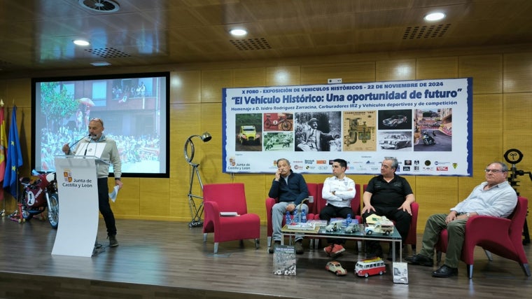 Muy animada mesa redonda de competición de motos