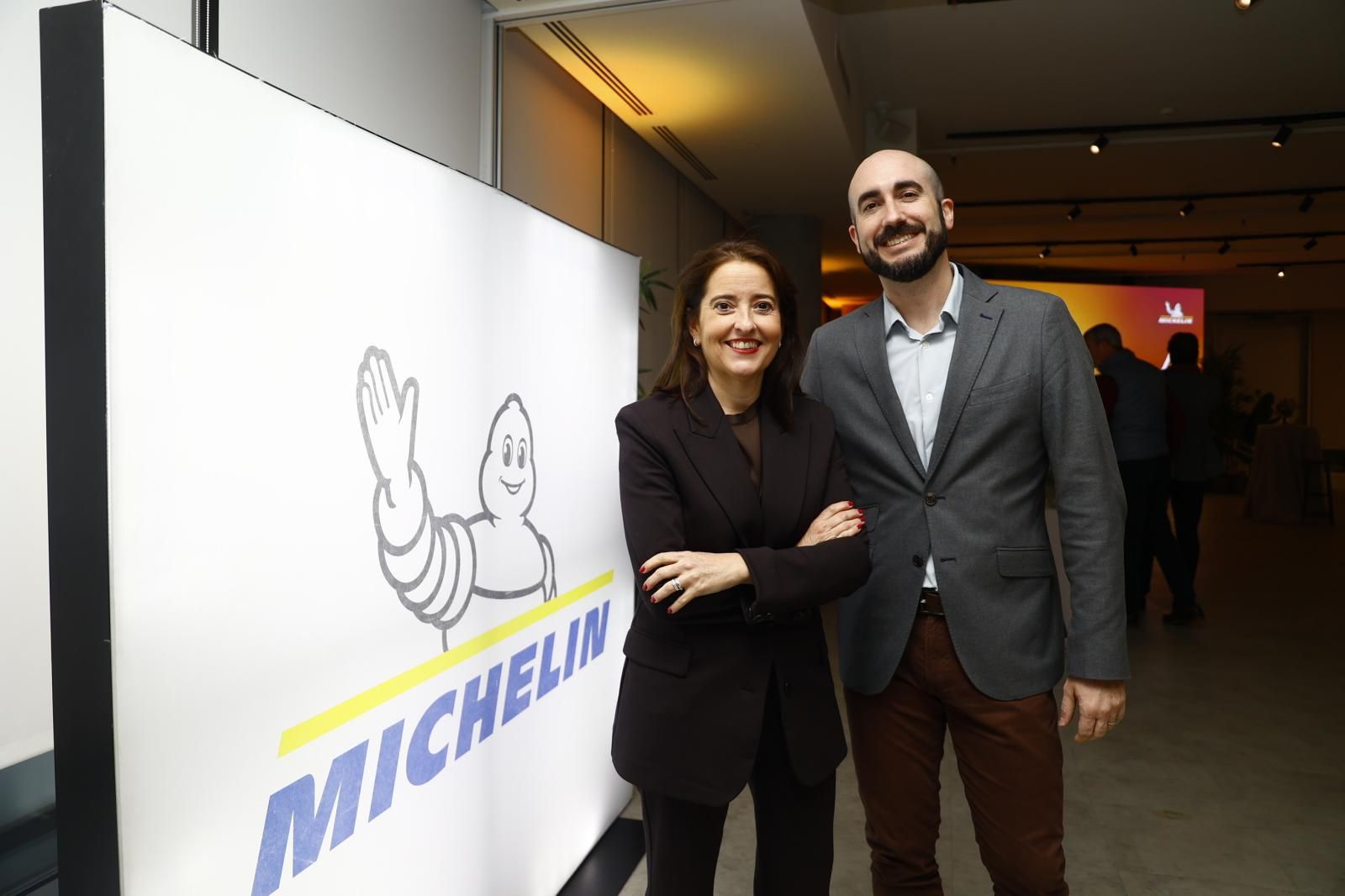 Rebeca guillén e Ignacio Arriandaga, de Toyota