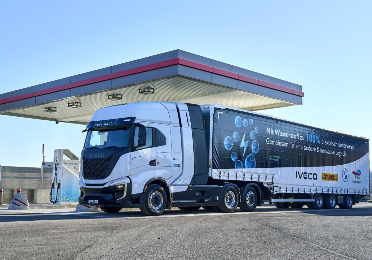 IVECO entrega a BMW dos camiones S-eWay de pila de combustible