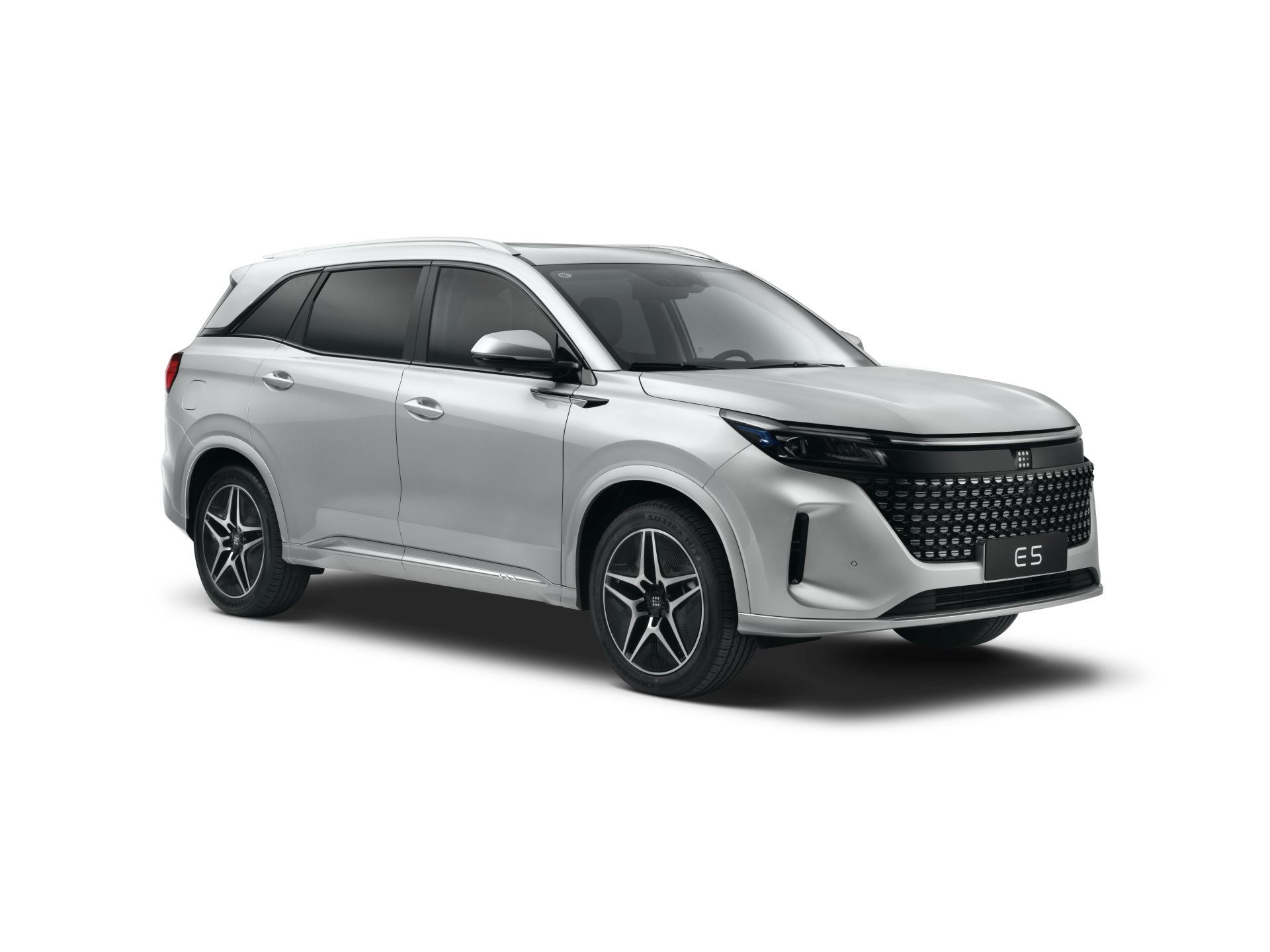 DFSK E5, un interesante SUV de siete plazas, híbrido enchufable