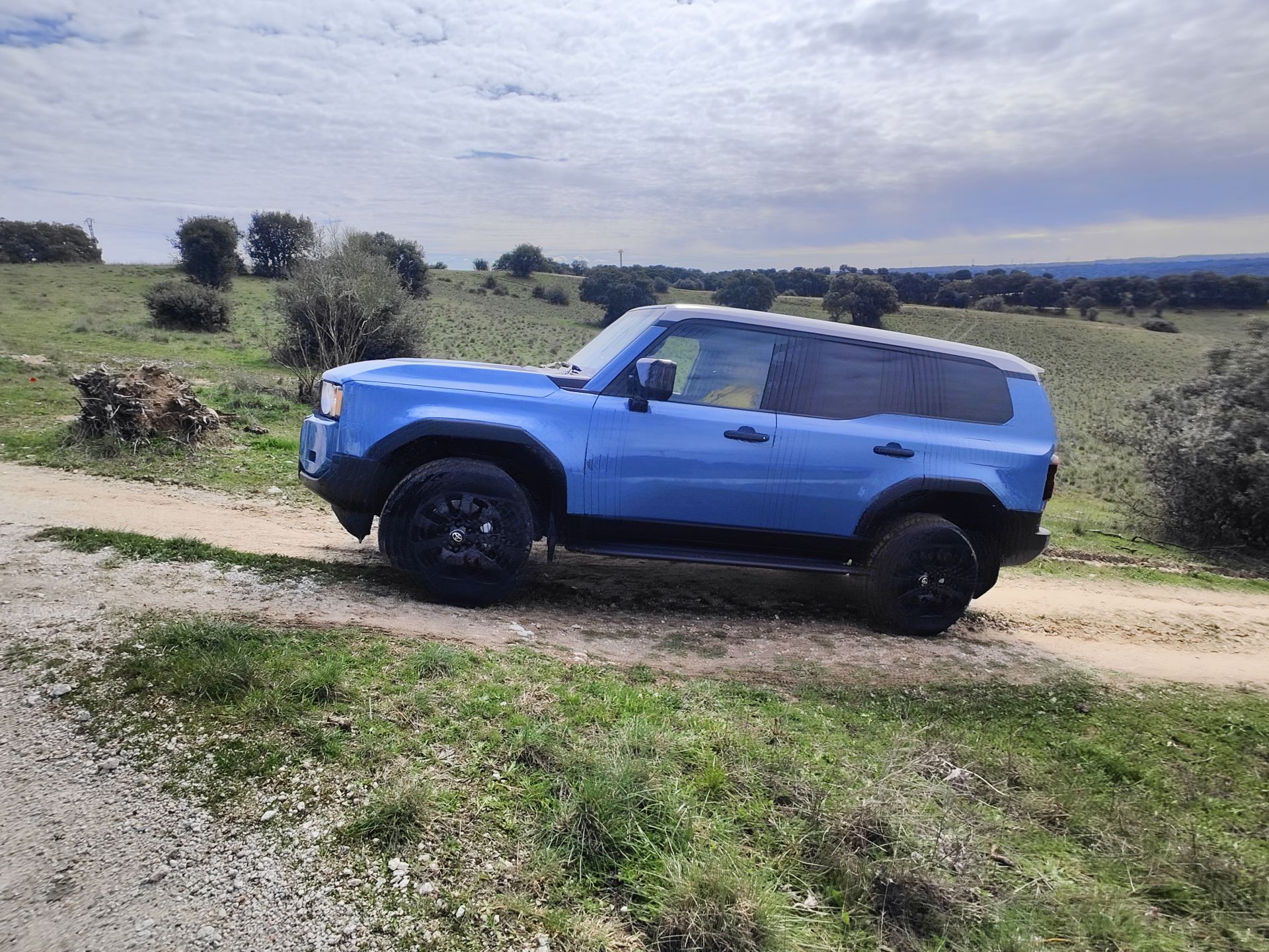 Otras mejoras, como el Monitor Multiterreno y el Selector Multiterreno, también ofrecen un apoyo adicional en la conducción todoterreno.