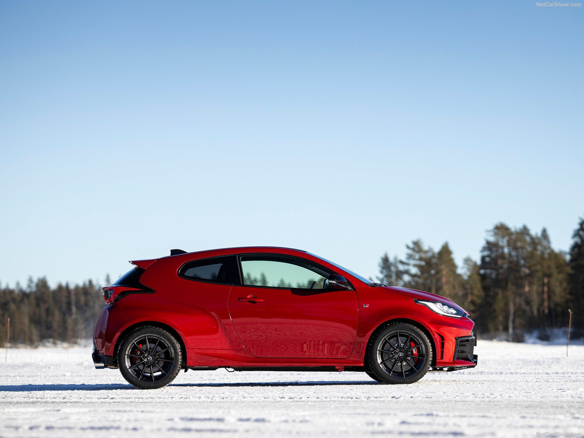 Además, las versiones con caja automática equipan un radiador de aire para enfriar el aceite de la misma.