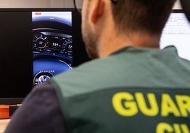 Cómo rastrea la Guardia Civil las redes sociales buscando a los 'exhibicionistas' del volante