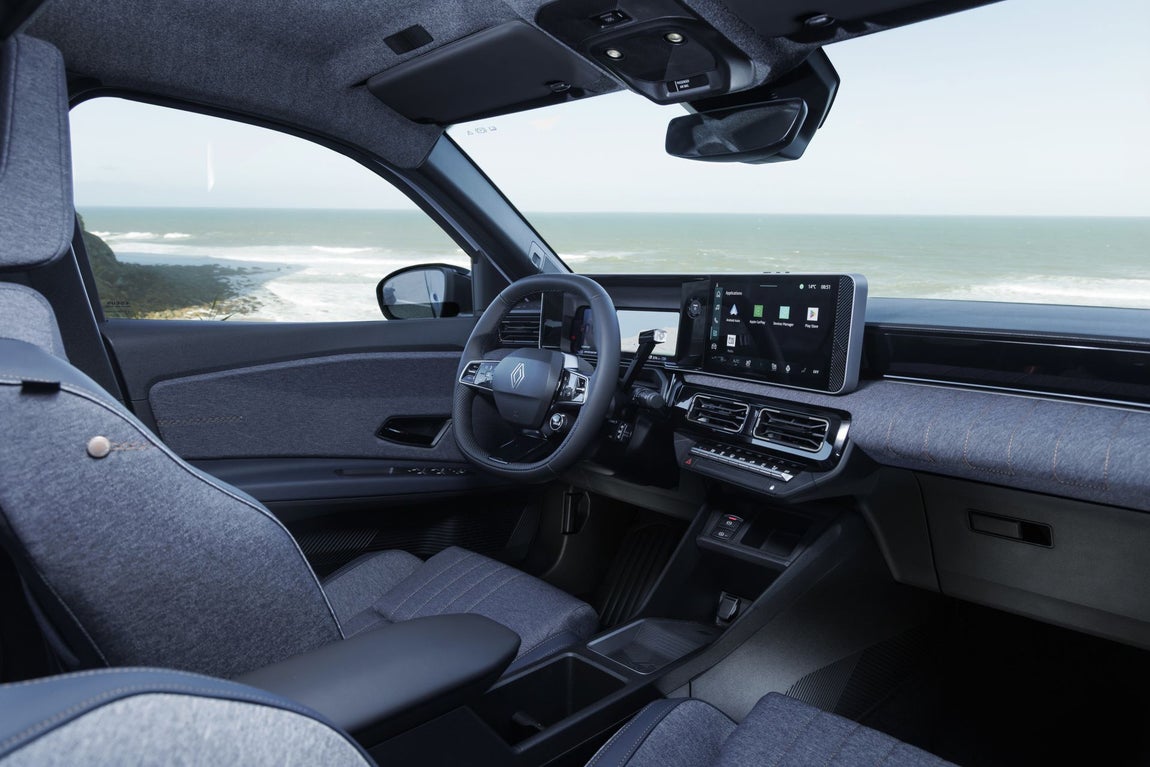Renault 4 E-Tech eléctrico también es sinónimo de tecnología, ya sea para la seguridad (ADAS) o para la experiencia de conducción y la vida a bordo, con el sistema openR link con Google integrado.