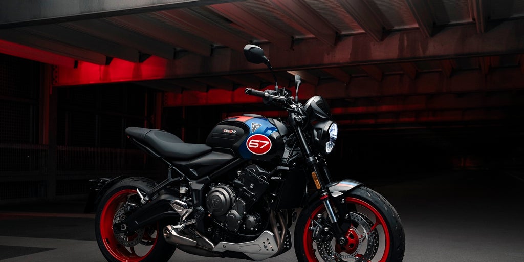 Triumph desvela la Trident Triple Tribute, un guiño a su histórico repóker en la Isla de Man
