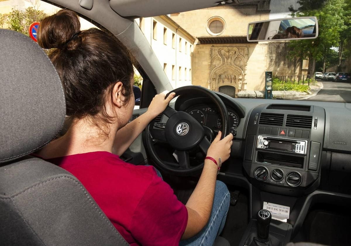 El 23% de los jóvenes europeos ve vídeos mientras conduce