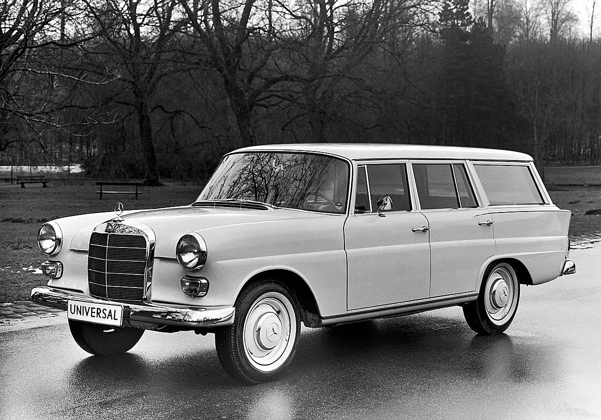 Sobre la carrocería del W 110, la famosa berlina «Fin Tail», la firma belga IMA creó el Universal, el primer familiar comercializado por Mercedes