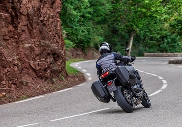 La Yamaha Tracer 9 GT equipará la primera maleta «keyless» por inducción del mundo, de SHAD