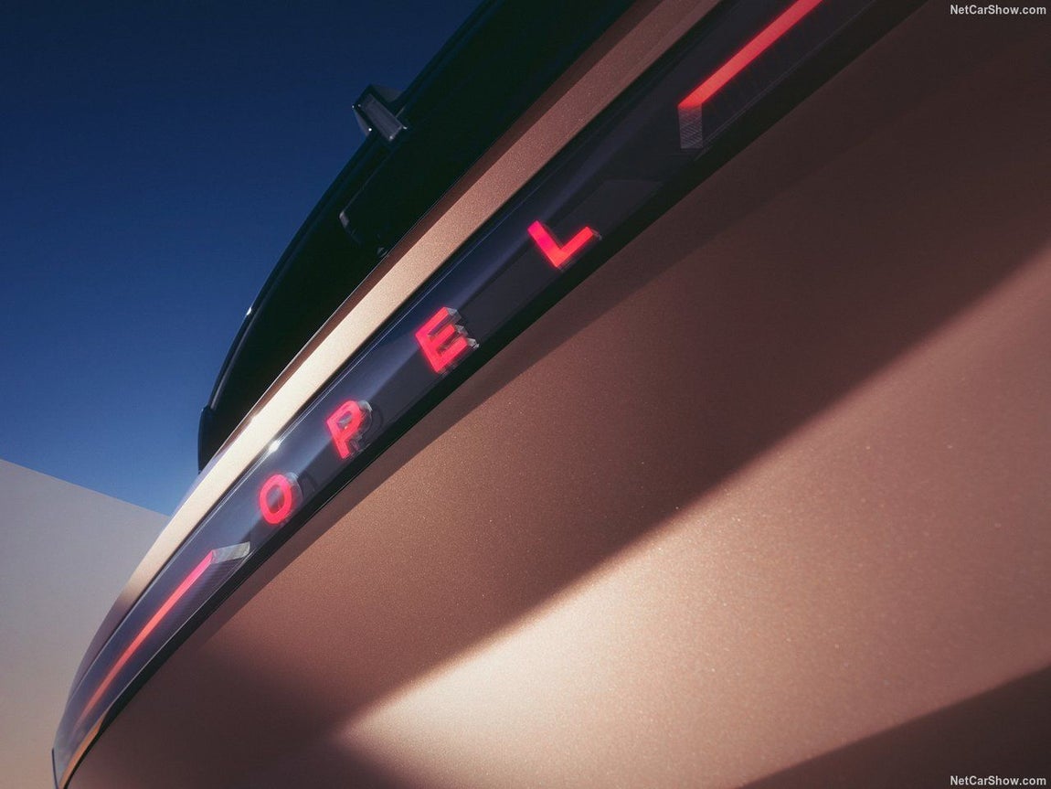 Con esta nueva generación, el Opel Grandland se posiciona cómodamente a la cabeza del portfolio de SUV de la marca, prometiendo una nueva era de movilidad totalmente eléctrica y un nivel superior de innovación.