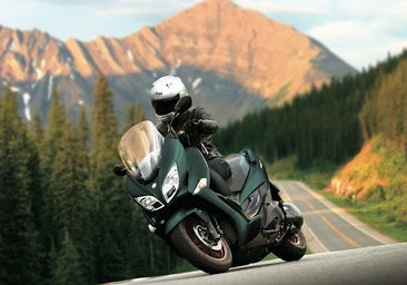 El Suzuki Burgman 400 se adapta a la Euro5+, renueva sus colores y ofrece la mejor garantía del mercado