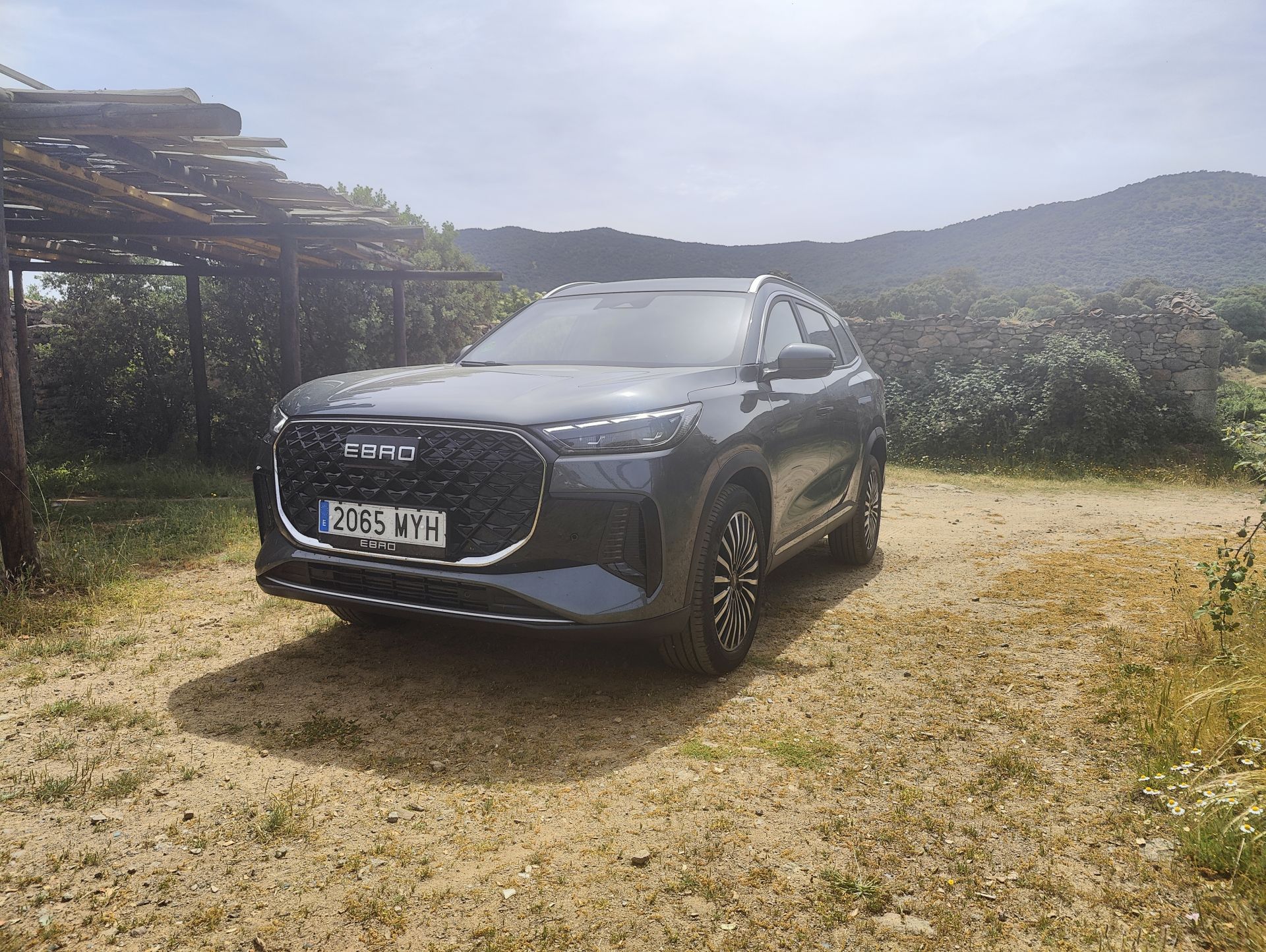 Un SUV que da mucho por su precio: El Ebro S800 de gasolina promete ser una opción sensata y espaciosa para muchos conductores.