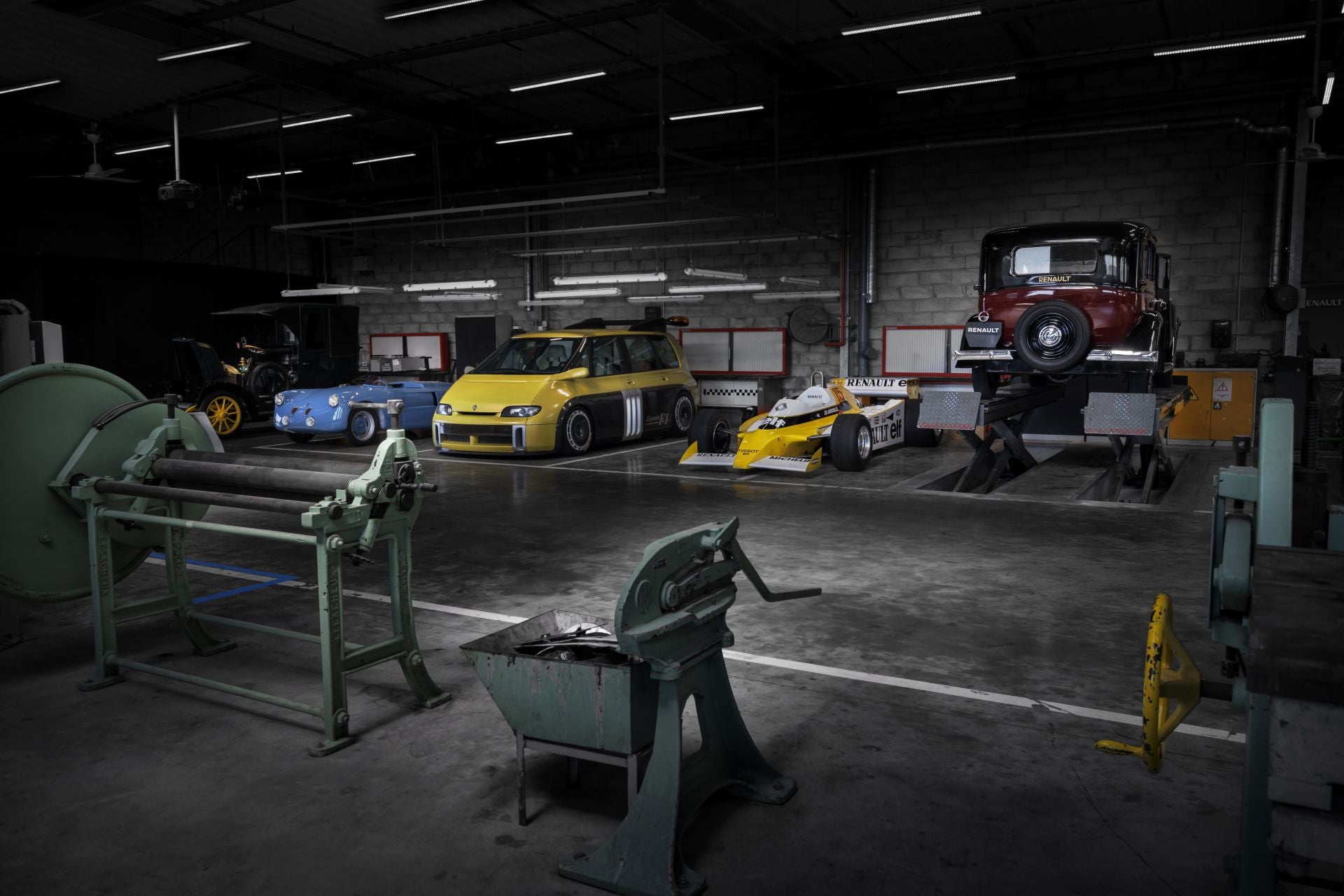 El tesoro automovilístico está formado por cientos de vehículos cuidadosamente conservados y restaurados, estos vehículos abarcan la historia de Renault desde el primer coche construido por Louis Renault en 1898 (Tipo A) hasta los modelos de antes de la guerra, los coches de Fórmula 1, los emblemáticos Alpine y los visionarios coches conceptuales