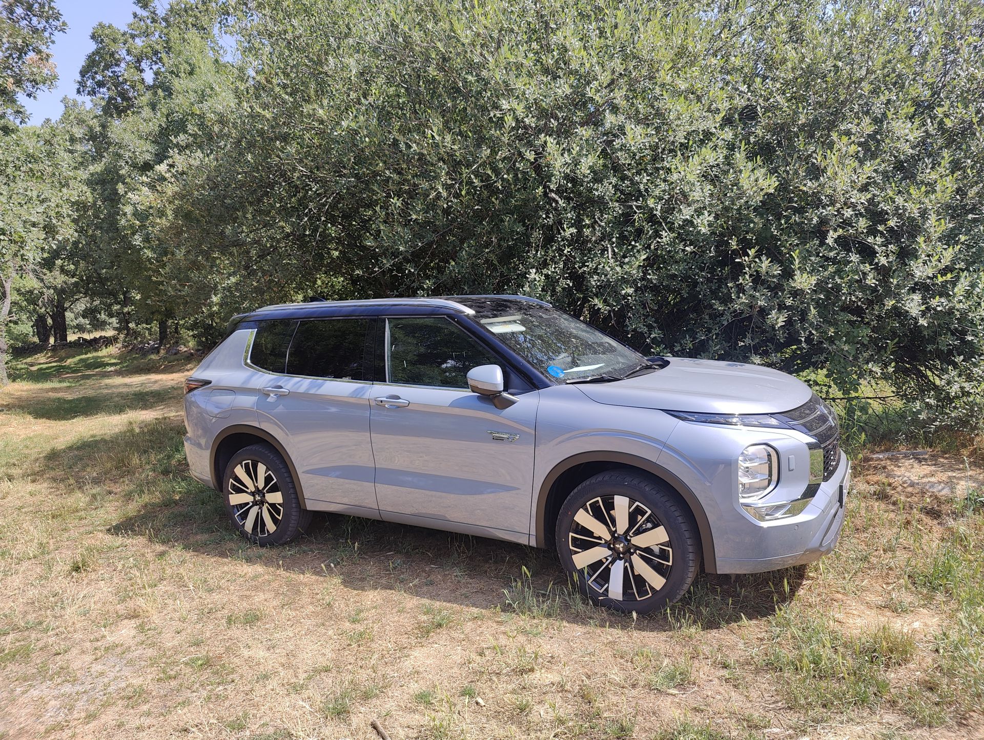 El nuevo Mitsubishi Outlander PHEV: Innovación híbrida enchufable desde 48.300 euros en España.