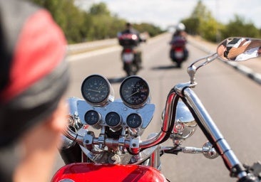 Accesorios clave para escapadas de verano en moto