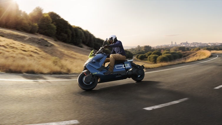 BMW propone nuevos colores y equipamiento opcional para su eléctrico CE 04
