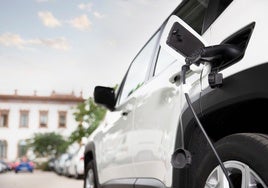 España acelera la recarga eléctrica: los puntos de alta potencia crecen hasta un 64%