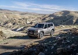 El icónico Toyota Land Cruiser se hace híbrido
