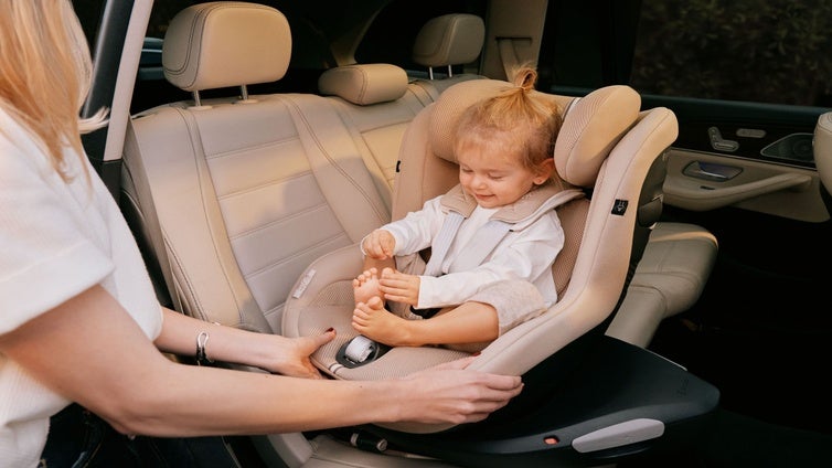 Viajes en coche con niños: 5 claves para evitar el calor y los atascos