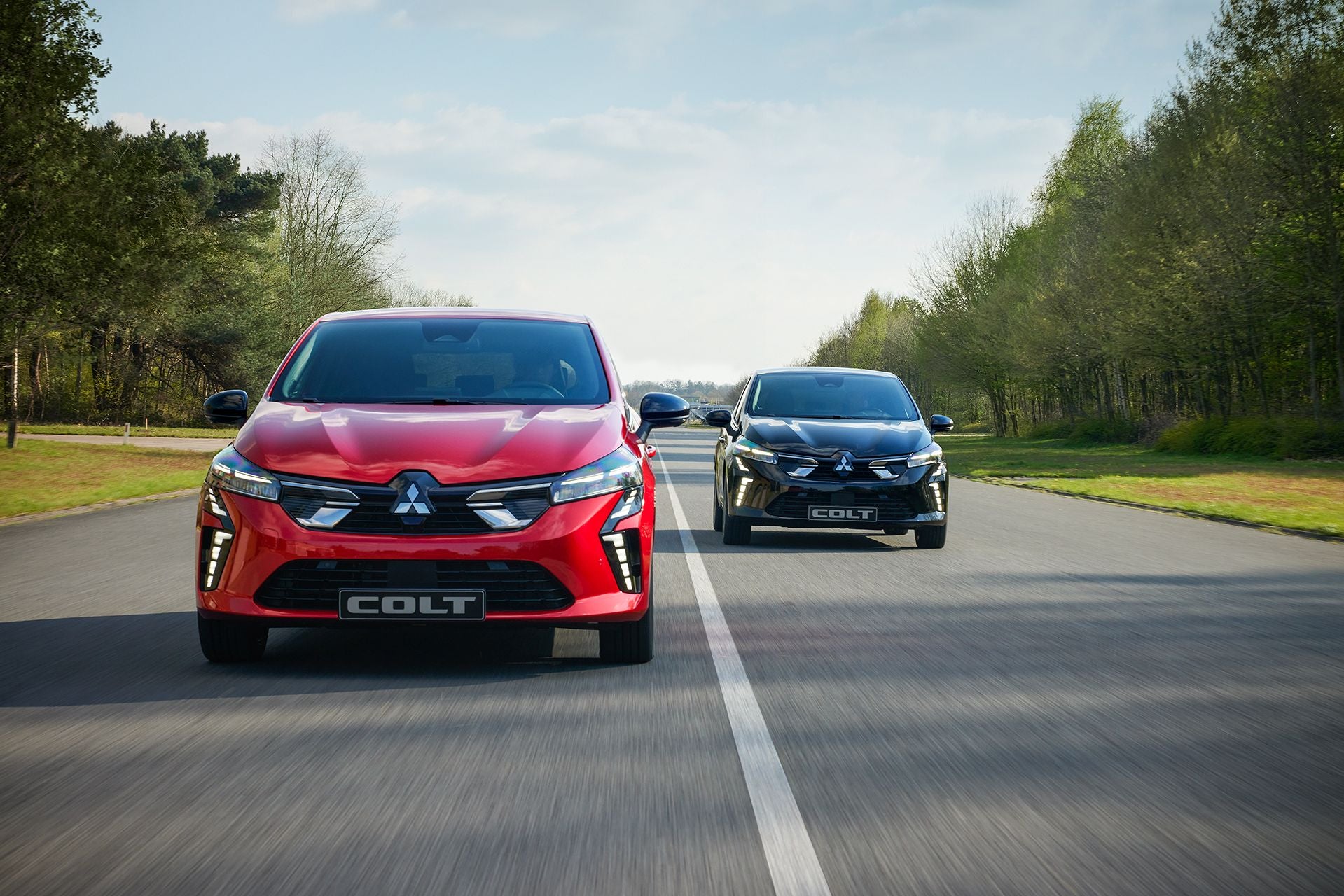 Con una longitud aproximada de 4,05 - 4,07 metros, una anchura de unos 1,78 metros y una altura de alrededor de 1,49 metros, es ágil en ciudad sin comprometer el espacio.