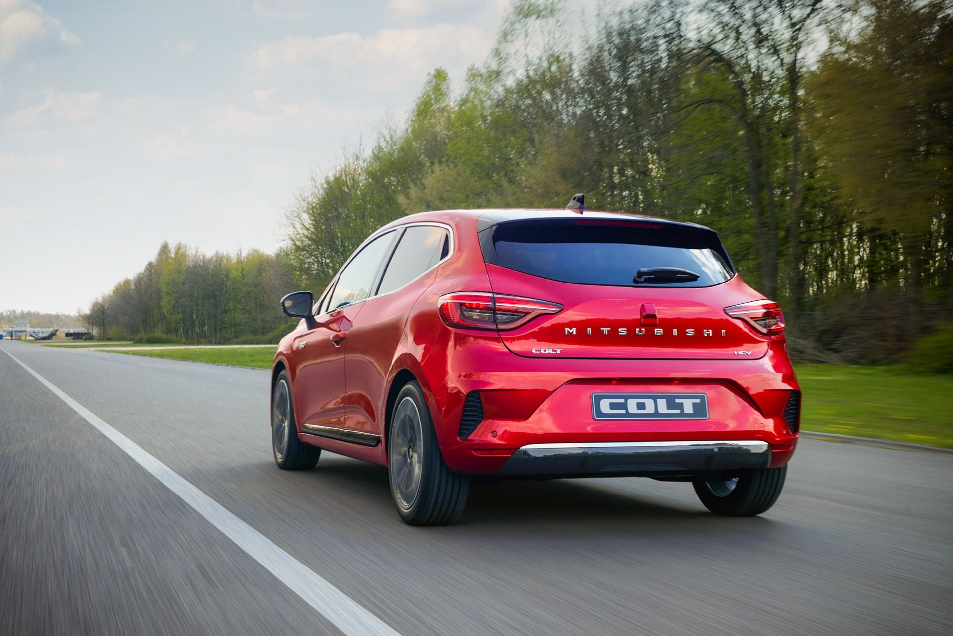 La variante GLP que hemos probado aumenta la potencia a 100 CV y el par a 170 Nm (+10 Nm respecto al gasolina), mejorando las prestaciones.