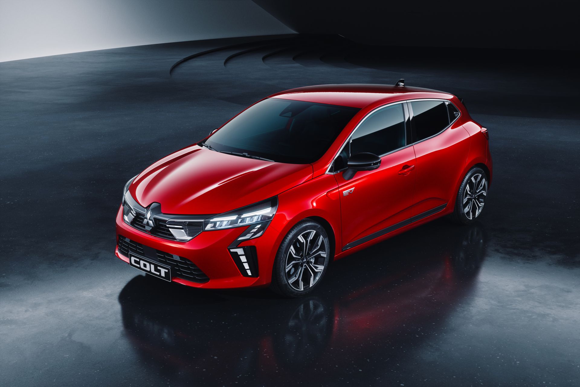 Gracias a sus dos depósitos de combustible (gasolina y GLP), la autonomía total del Colt GLP supera claramente los 1.000 kilómetros sin necesidad de repostar.