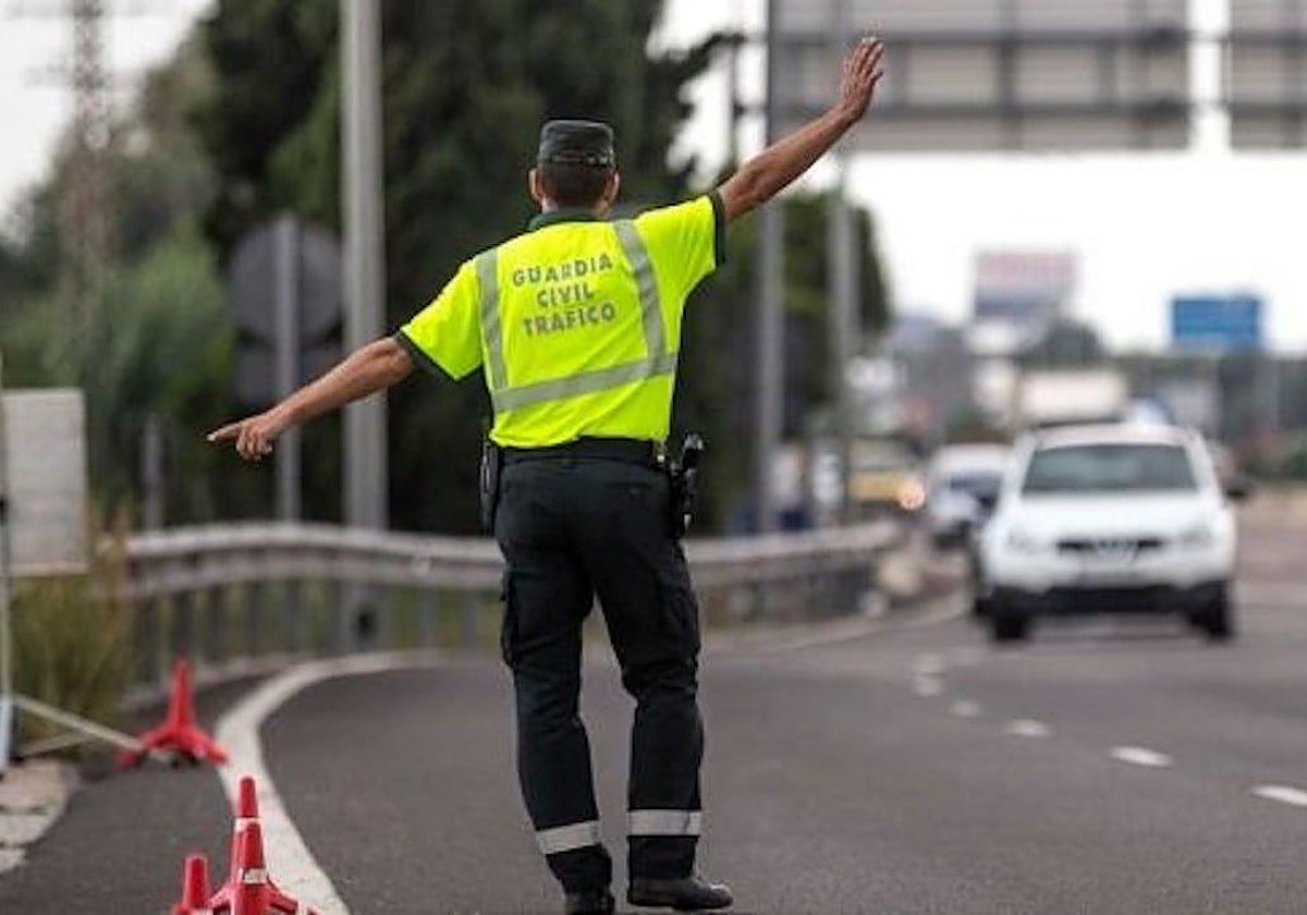 La DGT destaca también el cada vez más frecuente uso del teléfono móvil al volante