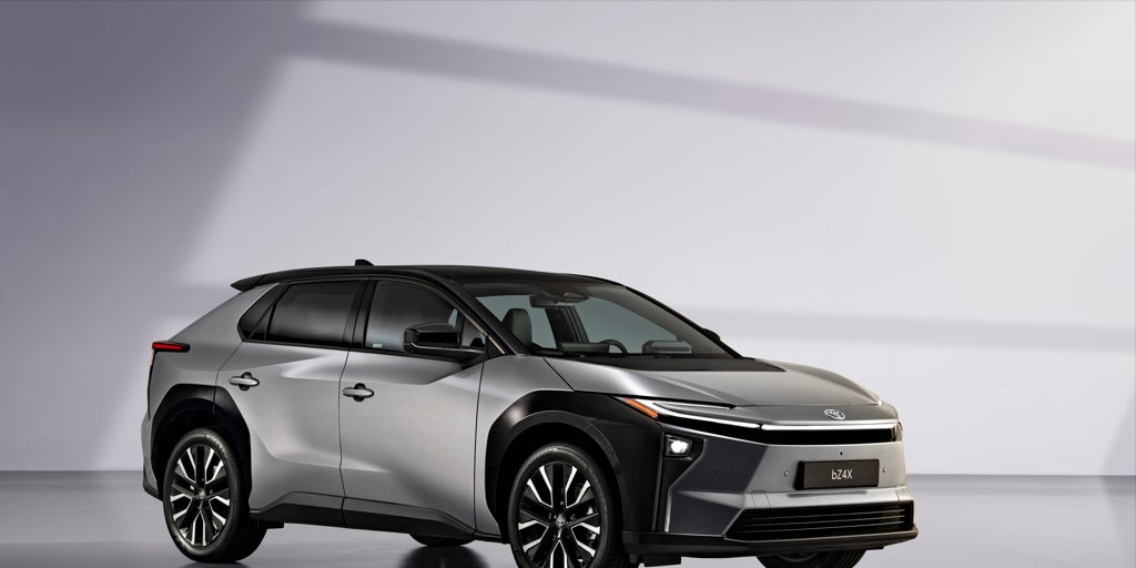 A la luna 18.000 veces: ya hay 599.000 coches electrificados en España