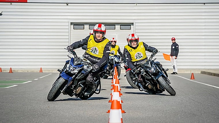 Ejercicio de slalom en el Honda Instituto de Seguridad