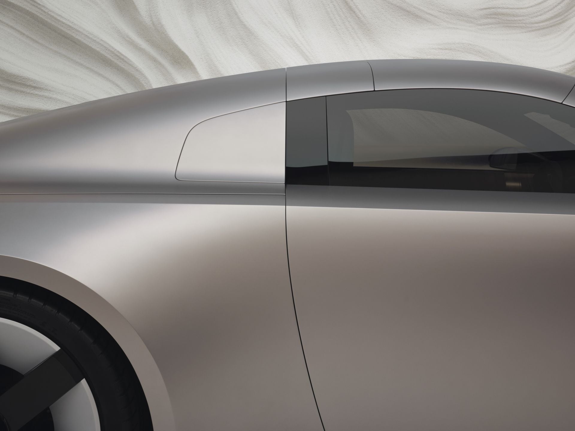 Fabricados en aluminio anodizado, los controles físicos proporcionan una experiencia táctil que refleja la calidad mecánica a través de su aspecto, su tacto y el inconfundible “clic” de Audi