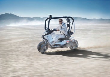 BMW reinterpreta su histórico C1: Así es el nuevo Vision CE, su segundo scooter con techo