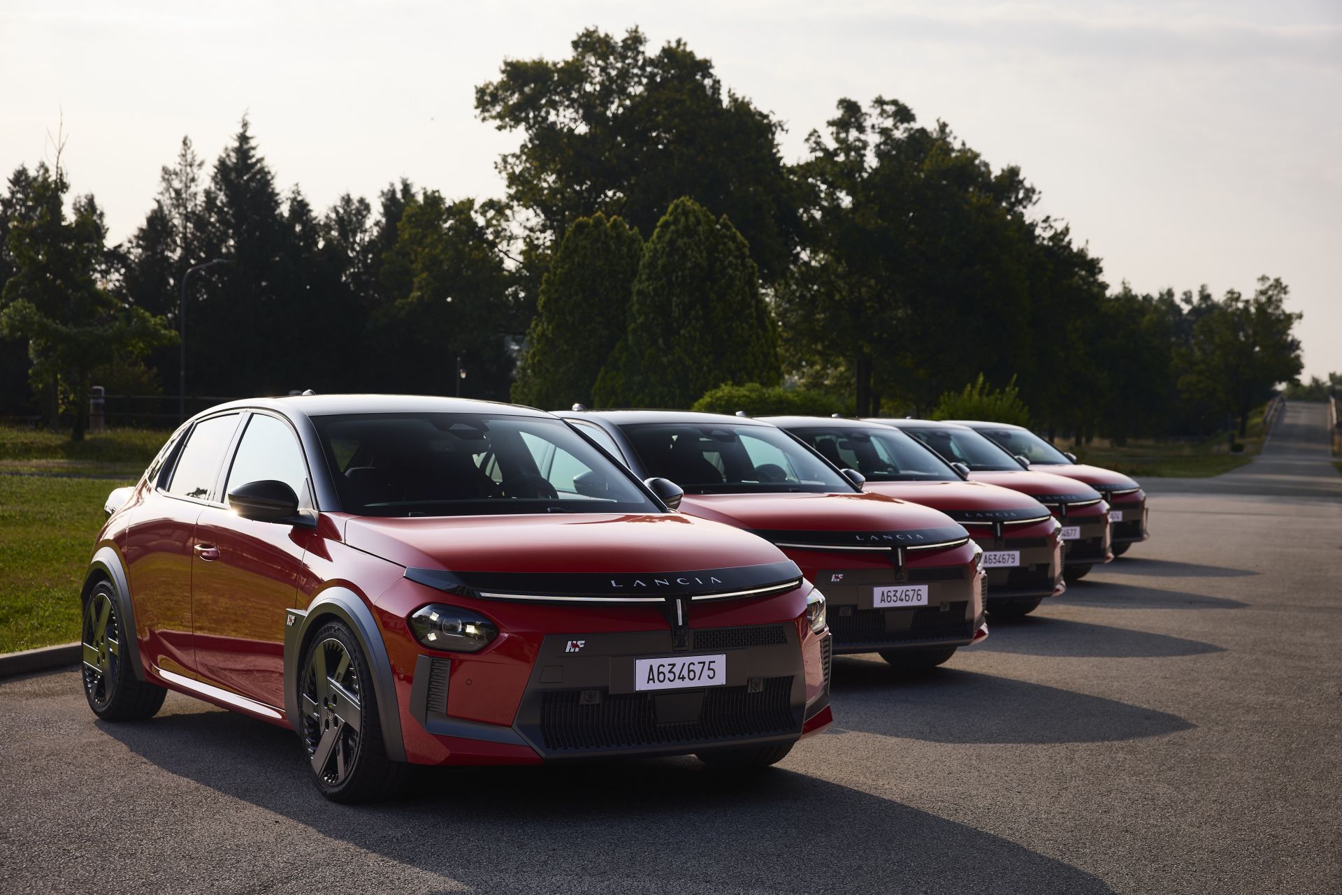 El Lancia Ypsilon HF supone el regreso de unas siglas míticas. Equipado con un motor 100% eléctrico de 280 CV, revive la tradición deportiva de la marca.