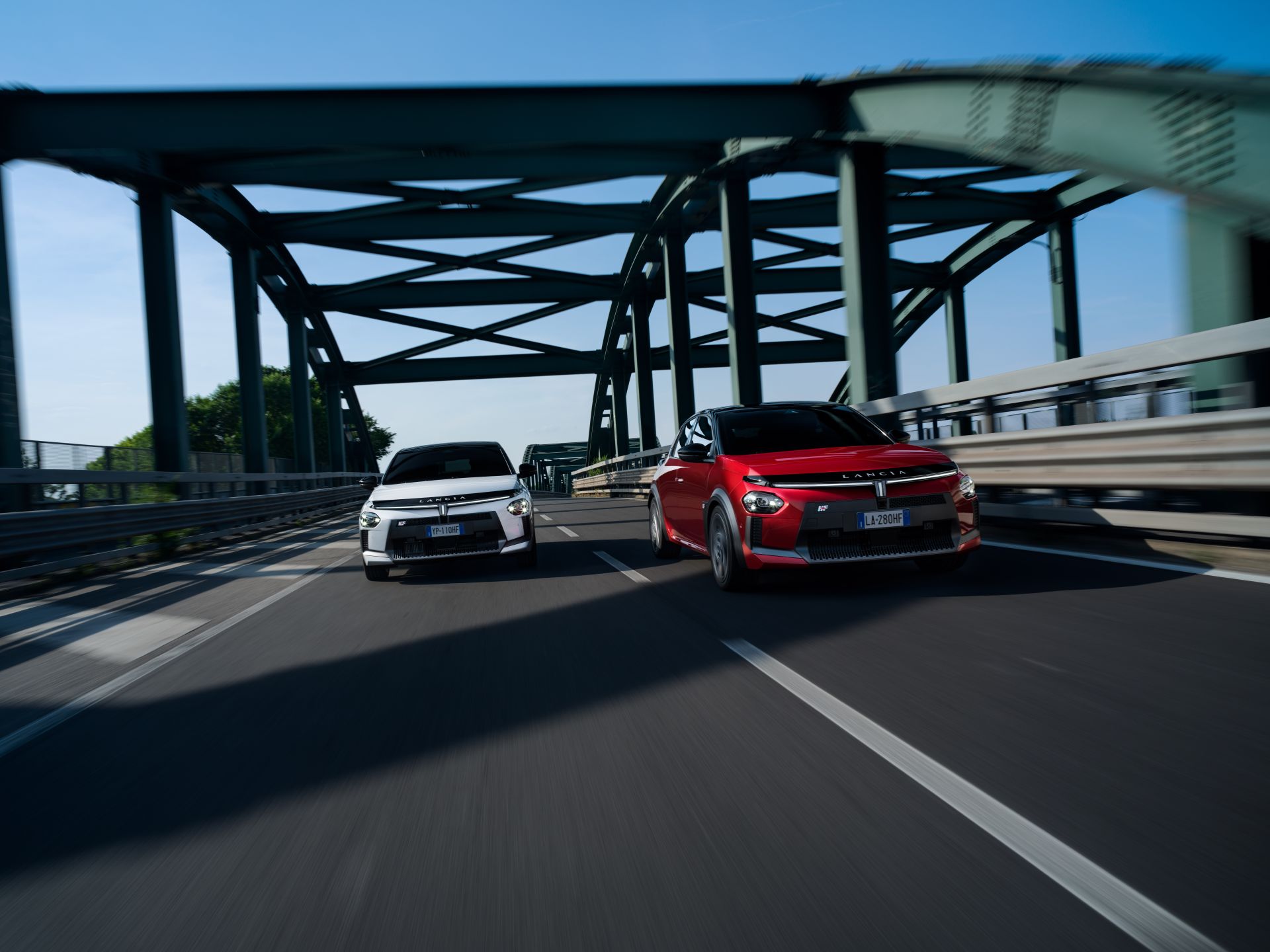 Con el lanzamiento de las versiones HF y HF Line, Lancia completa la gama del Ypsilon, un modelo que combina innovación tecnológica, diseño elegante y un espíritu deportivo que ha definido a la marca durante décadas.