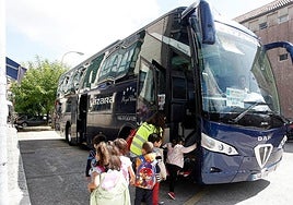 Multas de hasta 200 euros por parar o estacionar a la puerta del colegio