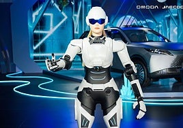 Oimoga: el robot humanoide que recomienda coches