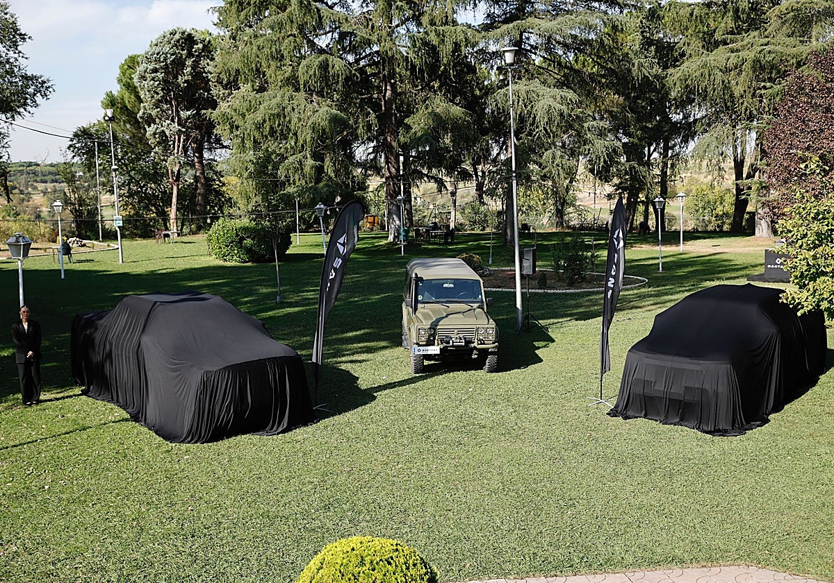 El icónico Santana todoterreno junto a los de momento «ocultos» nuevos modelos