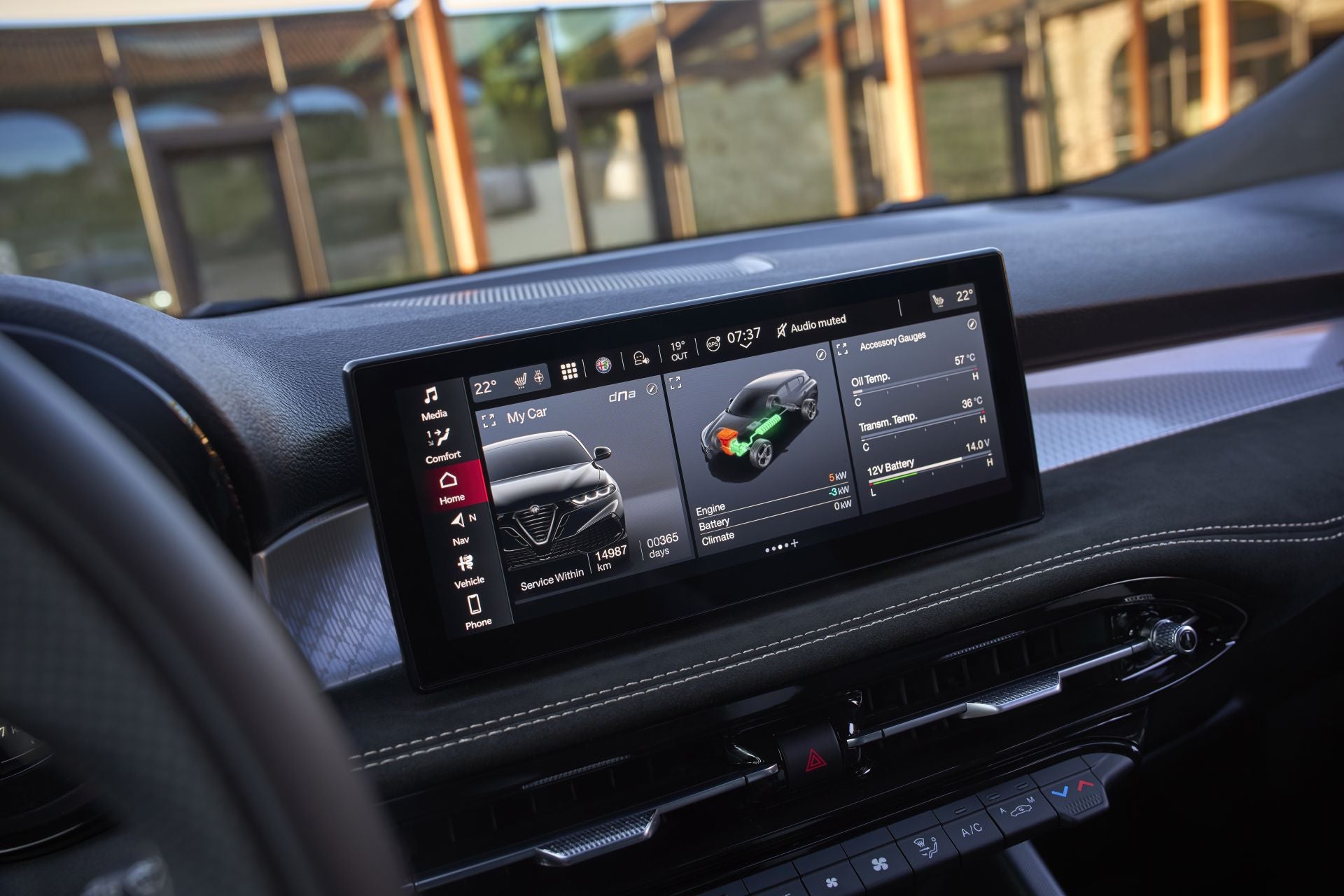 La gama parte de la versión Tonale, ya bien equipada, y asciende a las variantes Sprint, Ti y Veloce, esta última con suspensión electrónica DSV, llantas de 19 pulgadas y frenos Brembo rojos.