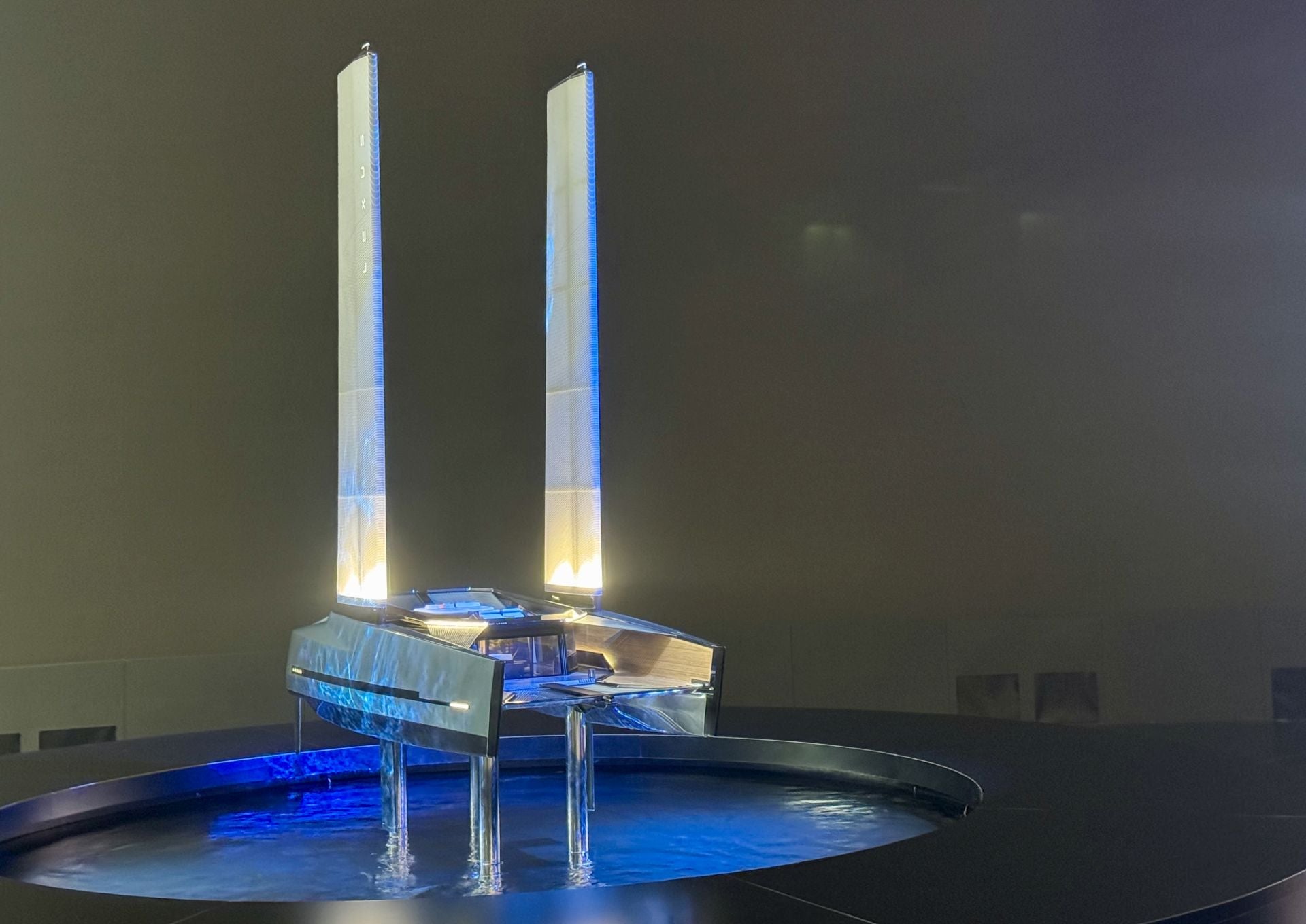 A partir del LS Concept, Lexus ha presentado una nueva familia de prototipos, cada uno inspirado en un modo diferente de entender el lujo y la movilidad, como este catamarán.