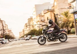 Nueva Kawasaki Z900 RS 2026, la versión retro de la Z900 recibe más potencia y electrónica