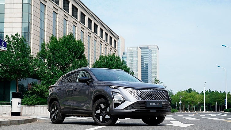 Omoda electrifica su gama en España con su nuevo SUV híbrido Omoda 5