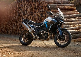 Triumph presenta las nuevas ediciones especiales Alpine y Desert de su Tiger 900