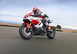 Nueva Yamaha R7: La Sportbike bicilíndrica se pone al día repleta de electrónica