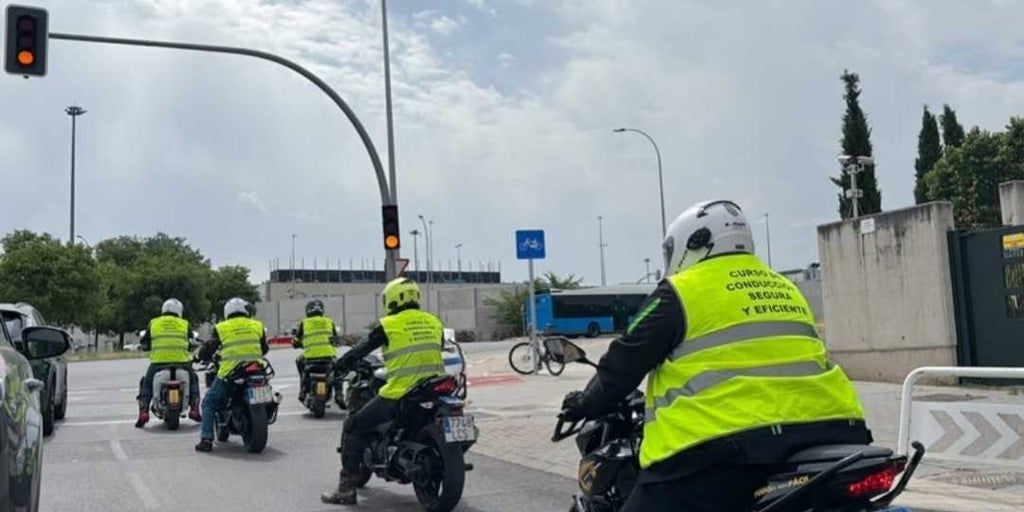 Así son los cursos para coche y moto de la DGT que todo conductor debería hacer
